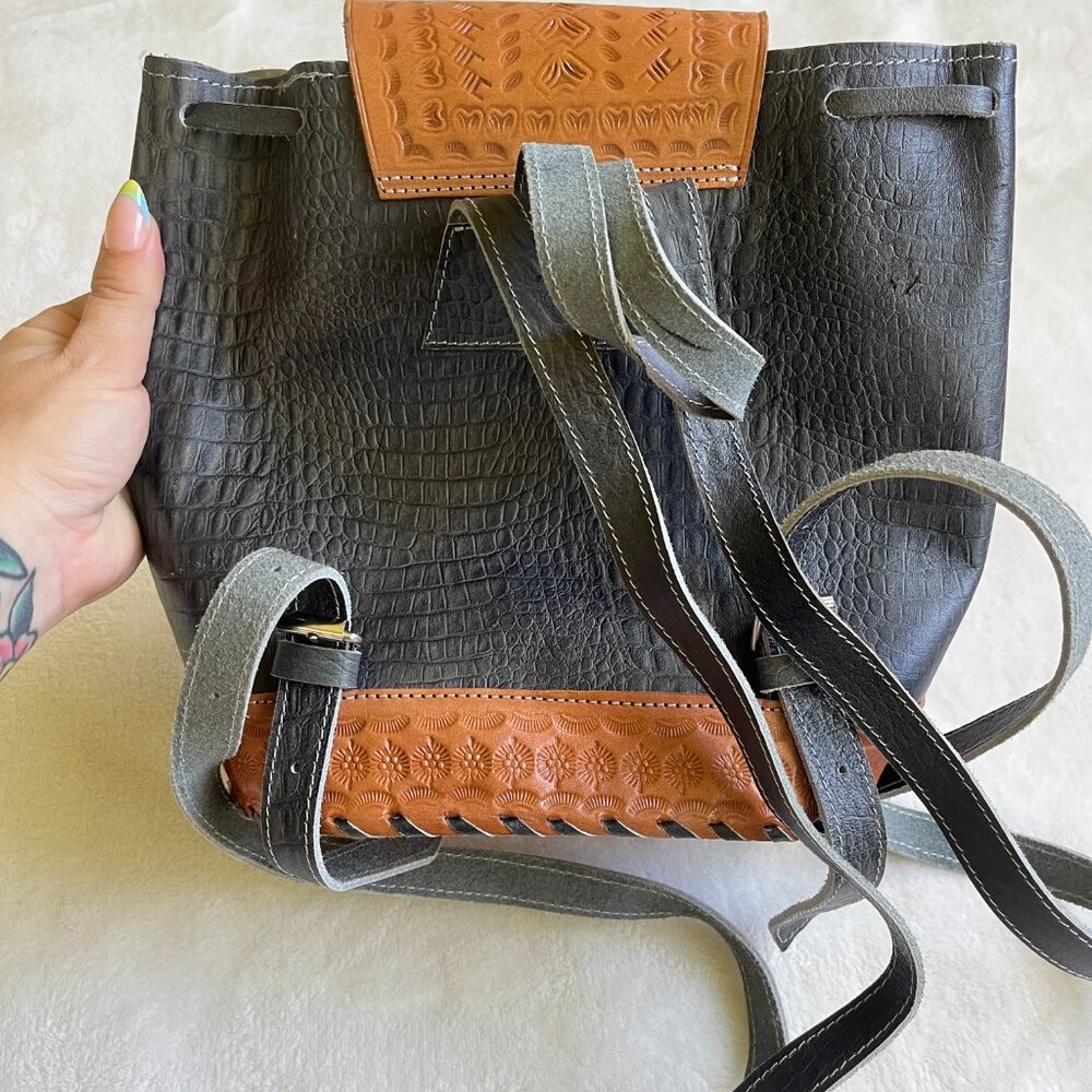 3/$30 🌟 Vintage El Salvador Leather Backpack - Picture 9 of 11